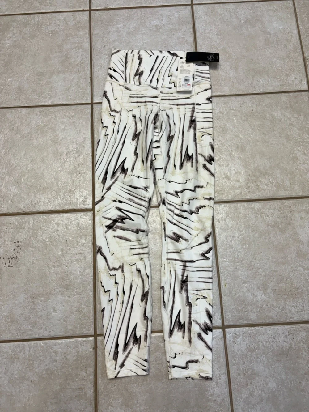 Calia
Abstract Print High-Waist Women's Leggings - White/Brown/Black - Picture 4 of 5